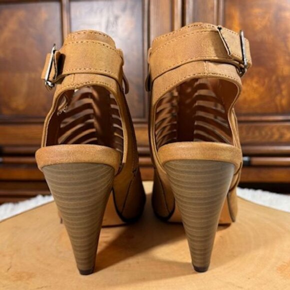 NWOT Charles Albert New York Tan Vegan Suede Laser Cut Side Zip Open Toe Shoe - Picture 10 of 14